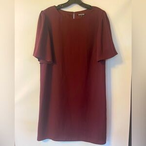 Gianni Bini cranberry colored shift dress with flutter sleeves